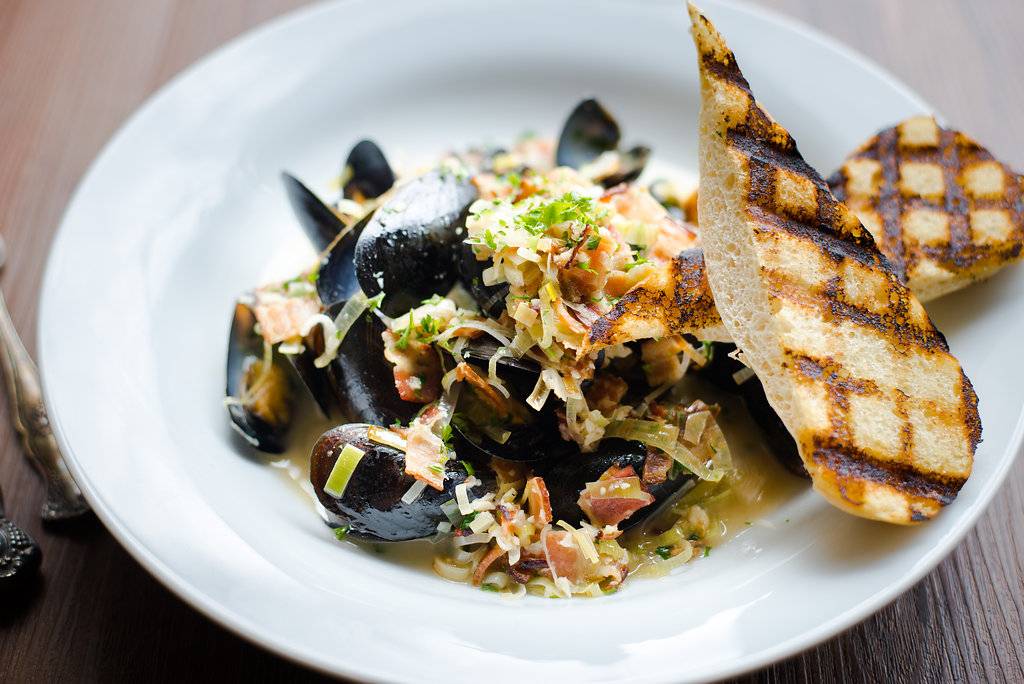 Iron Horse Tavern | restaurant | 140 High St #5413, Morgantown, WV 26505, USA | 3042966230 OR +1 304-296-6230