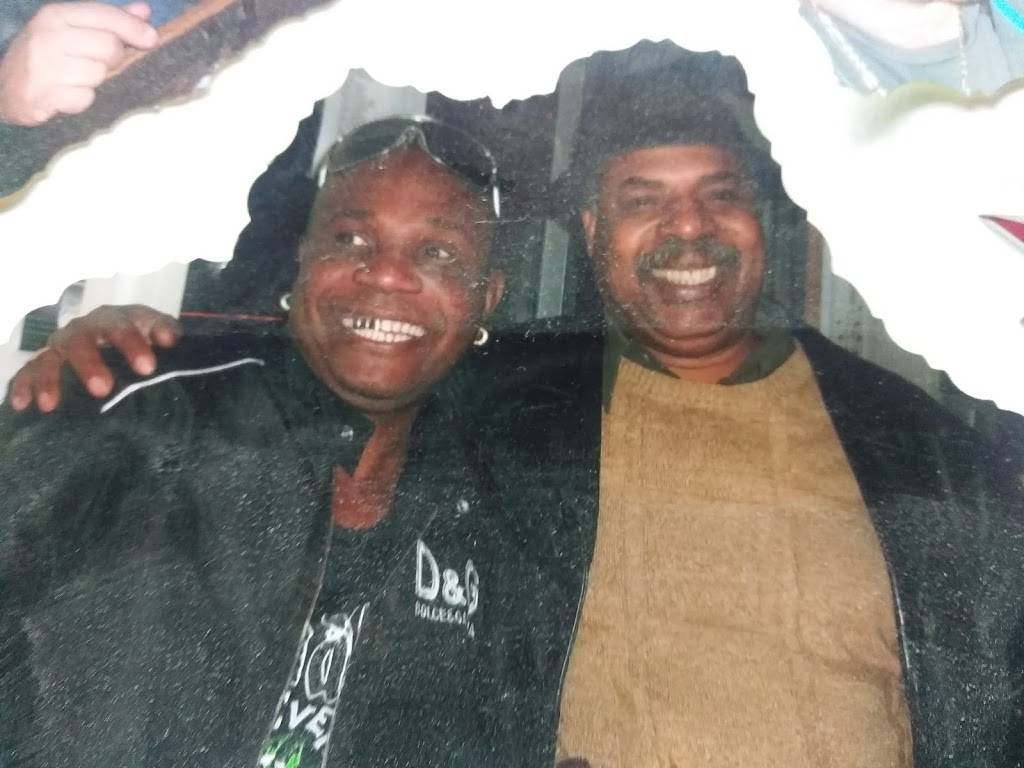 The Stop Bar Restaurant and Grill | restaurant | 1042 Barton St E, Hamilton, ON L8L 3E5, Canada | 9055475252 OR +1 905-547-5252