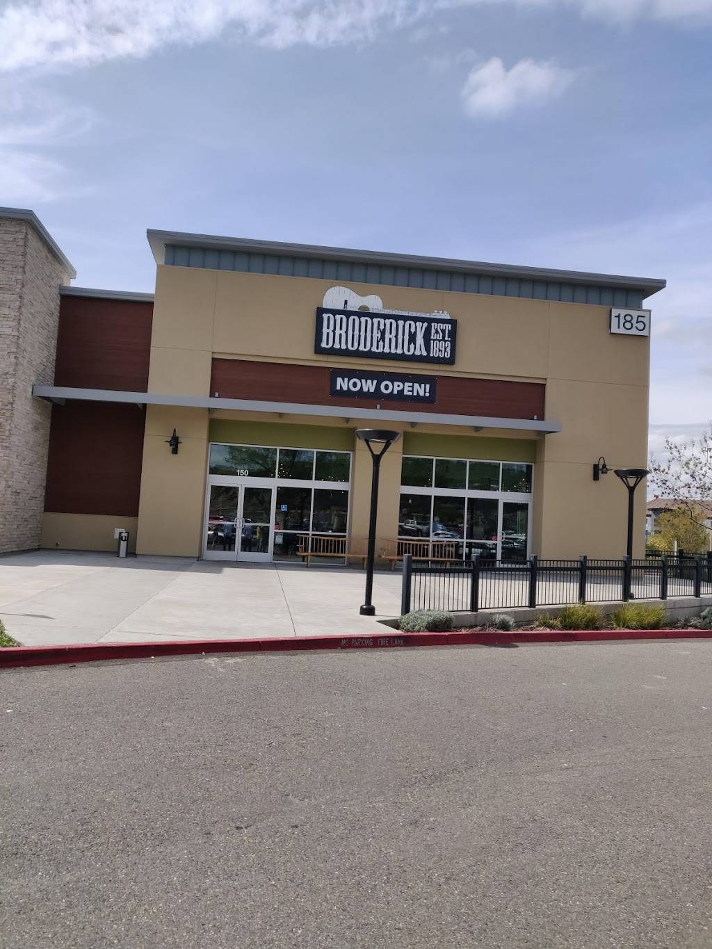 Broderick Roadhouse | restaurant | 185 Placerville Rd, Folsom, CA 95630, USA | 9169869785 OR +1 916-986-9785