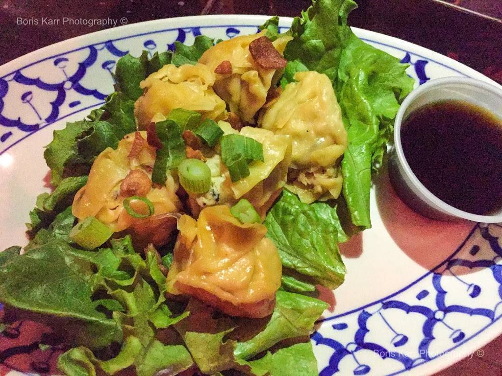 Moms | Siam Restaurant | restaurant | 2811 W Cary St, Richmond, VA 23221, USA | 8043597606 OR +1 804-359-7606