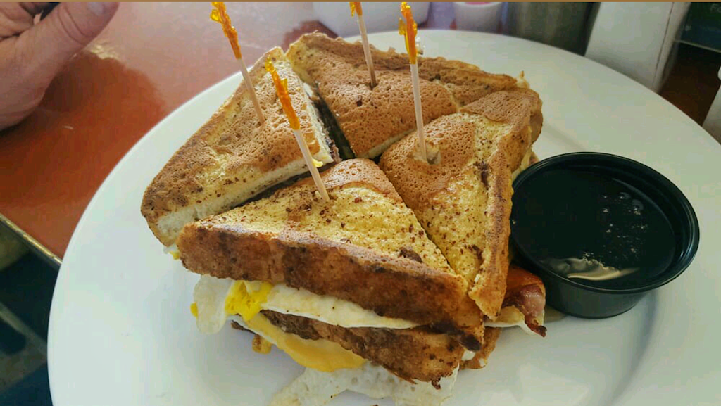 Irwins Fountain | restaurant | 4300 Indian River Rd, Chesapeake, VA 23325, USA | 7572000220 OR +1 757-200-0220