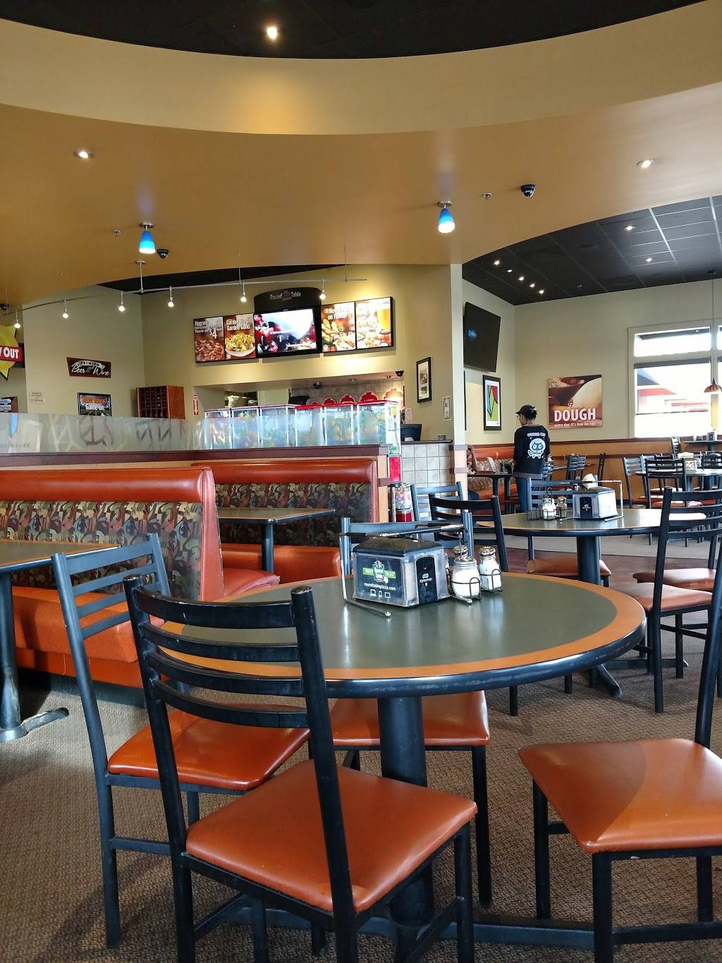 Round Table Pizza | meal delivery | 4035 S Mooney Blvd, Visalia, CA 93277, USA | 5596255030 OR +1 559-625-5030