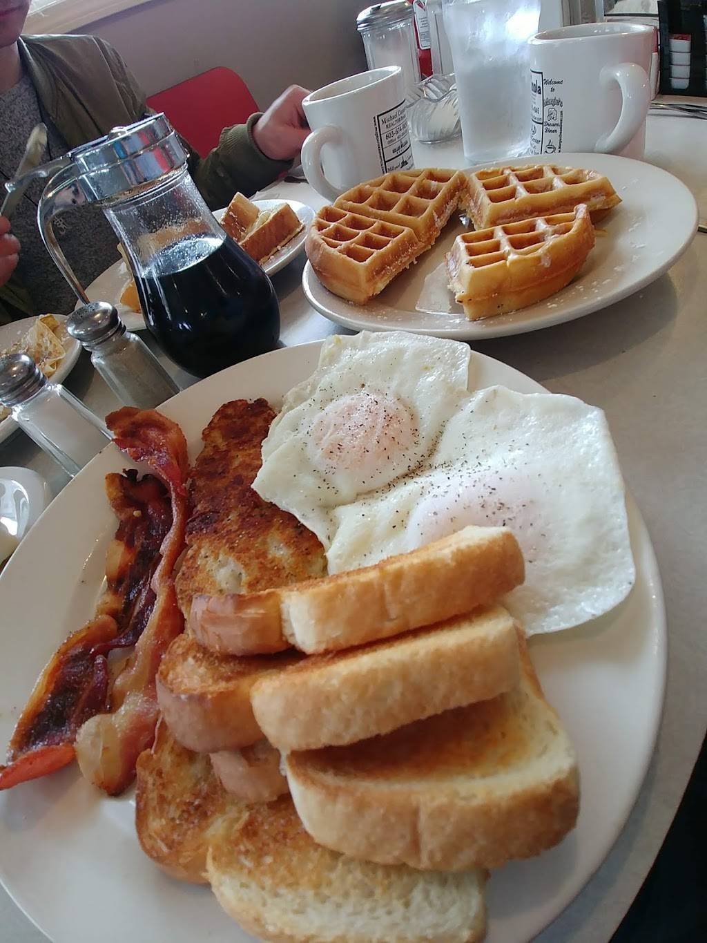 Margies Dream Diner | restaurant | 172 Hayward St, Manchester, NH 03103, USA | 6036277777 OR +1 603-627-7777