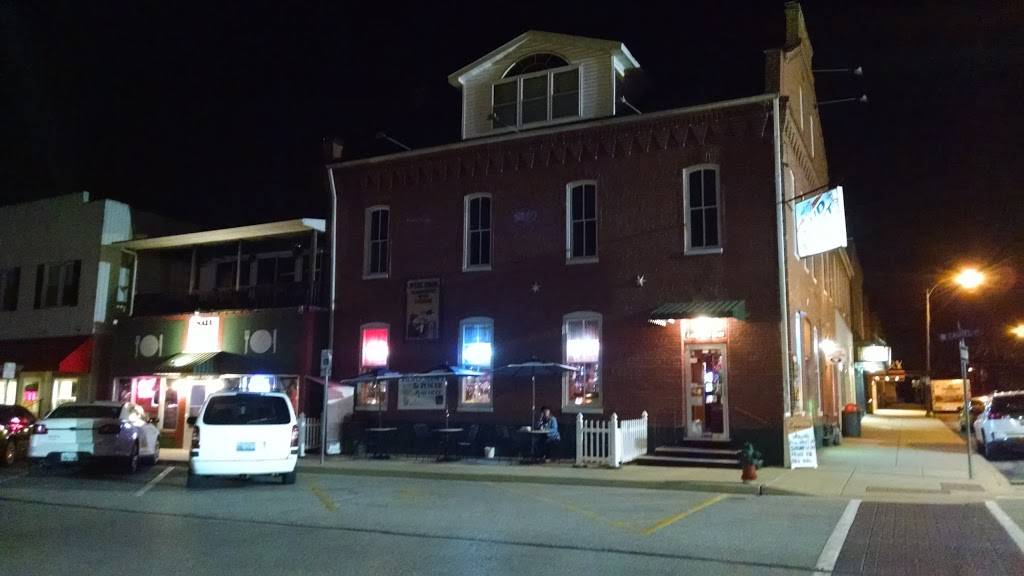 Marx Brothers Lounge | restaurant | 1000 Laurel St, Highland, IL 62249, USA | 6186547222 OR +1 618-654-7222