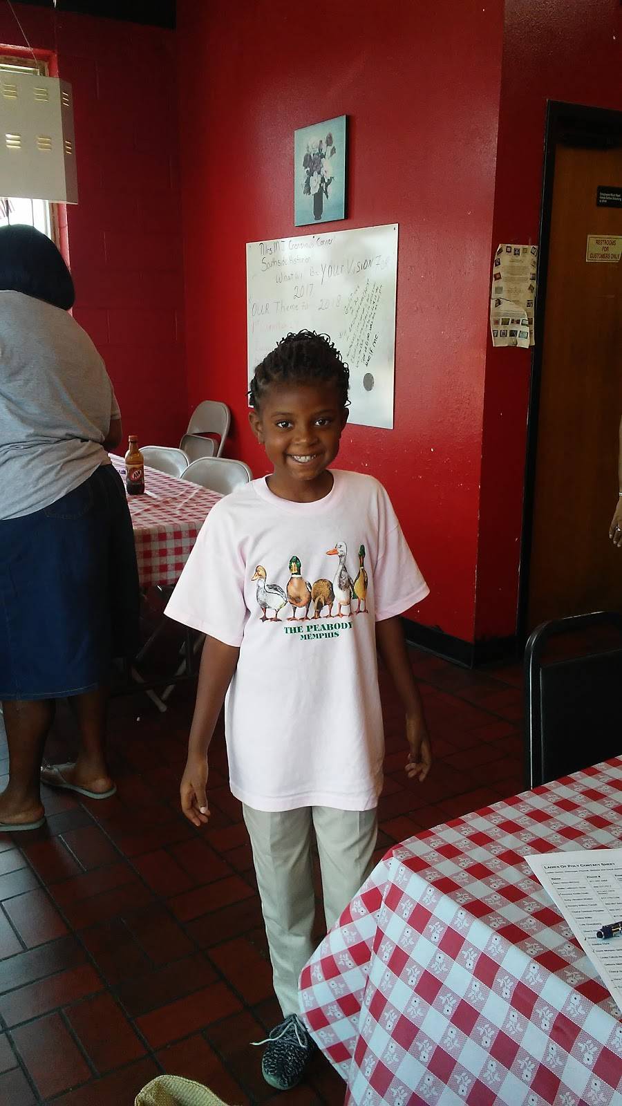 Mama Es B-B-Q & Home Cooking | restaurant | 818 E Rosedale St, Fort Worth, TX 76104, USA | 8178773322 OR +1 817-877-3322