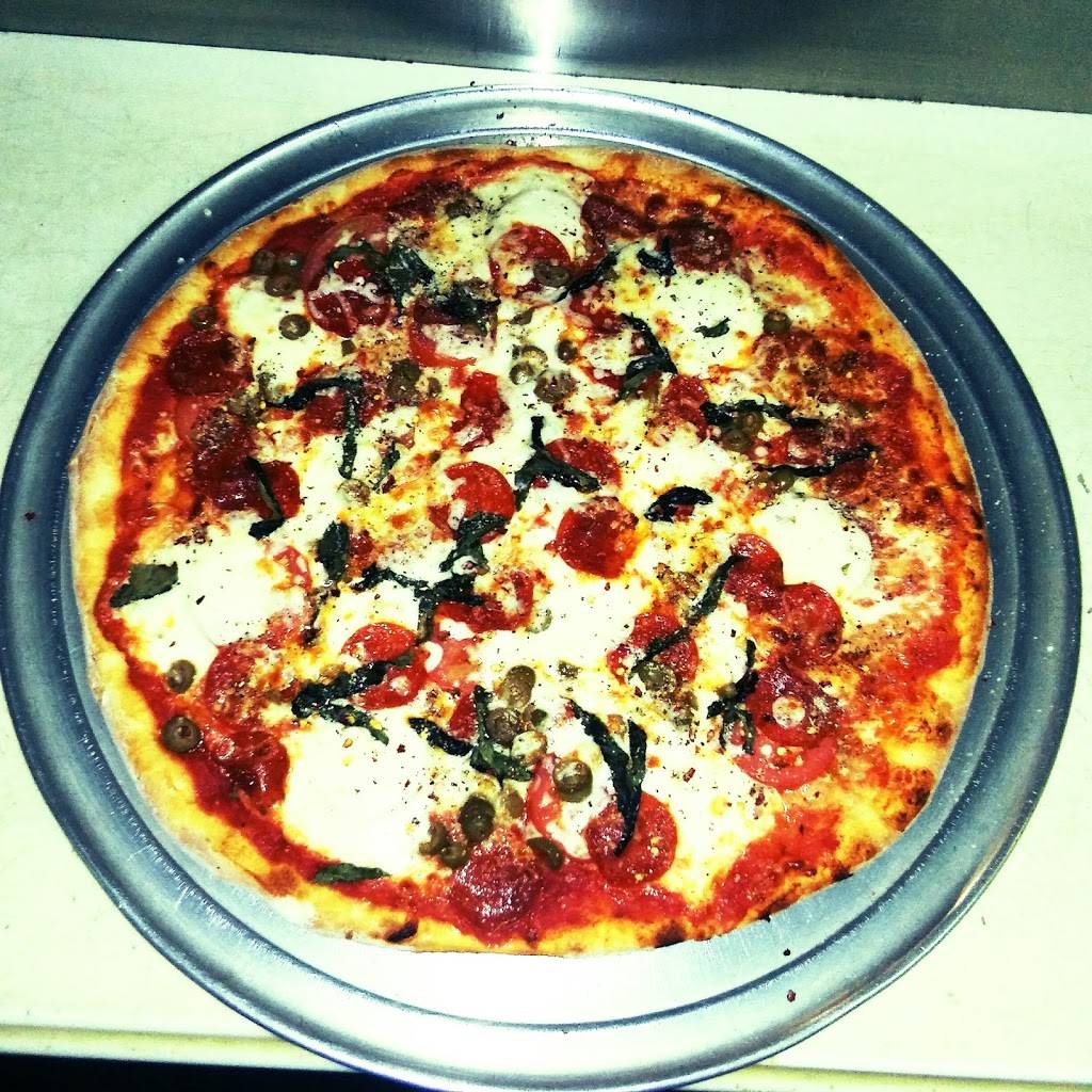 Vals Italian Restaurant & Pizza | restaurant | 210 E Main St, Kilgore, TX 75662, USA | 9032180621 OR +1 903-218-0621