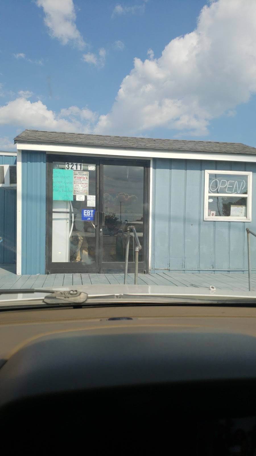 B & J Seafood | restaurant | 3211 Paris Rd, Chalmette, LA 70043, USA | 5042774888 OR +1 504-277-4888