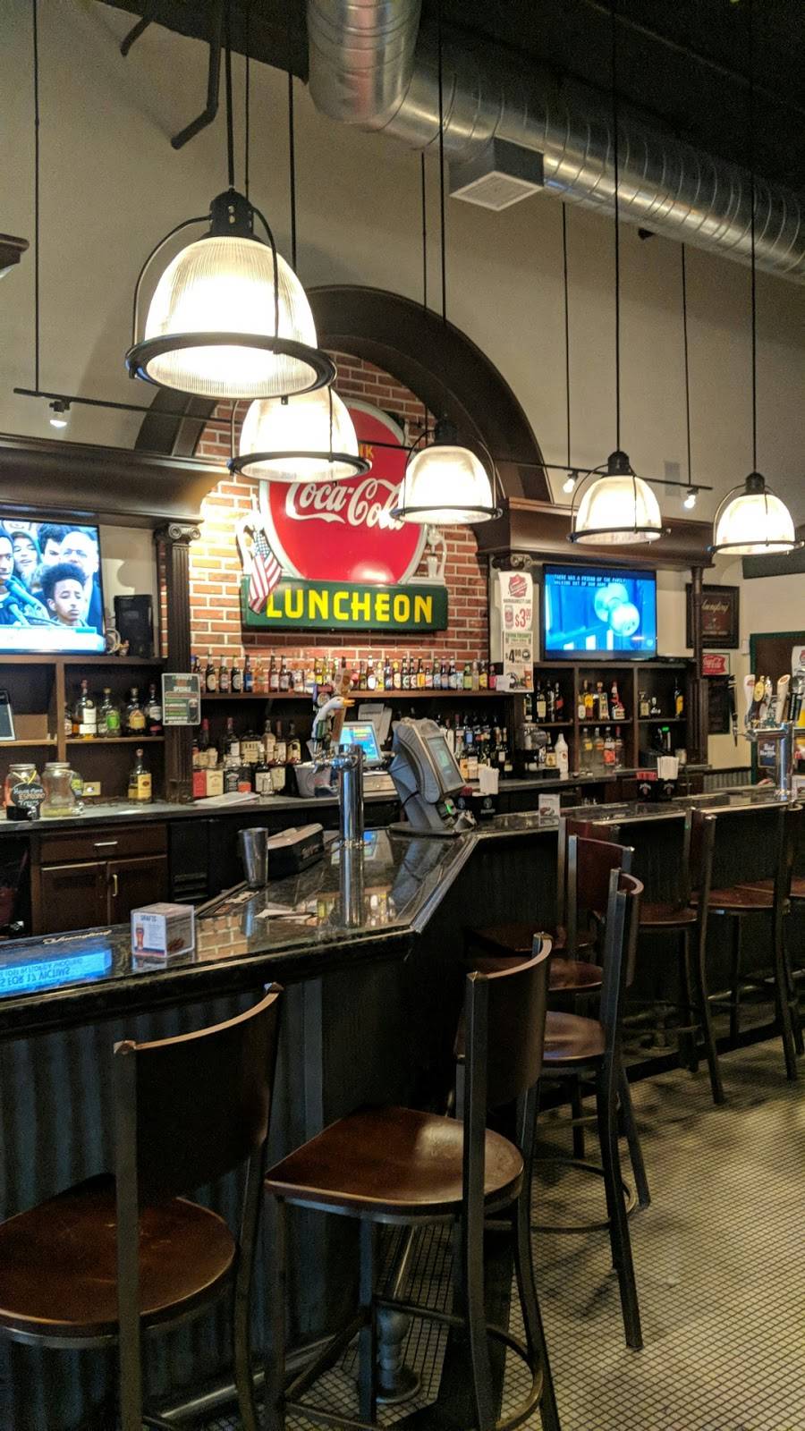 Archie Moores Bar & Restaurant | restaurant | 17 Elizabeth St, Derby, CT 06418, USA | 2037323255 OR +1 203-732-3255