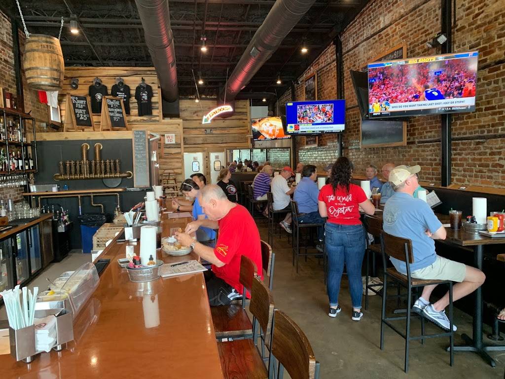 Moore Street Oyster Bar | restaurant | 110 E Moore St, Southport, NC 28461, USA | 9103635115 OR +1 910-363-5115