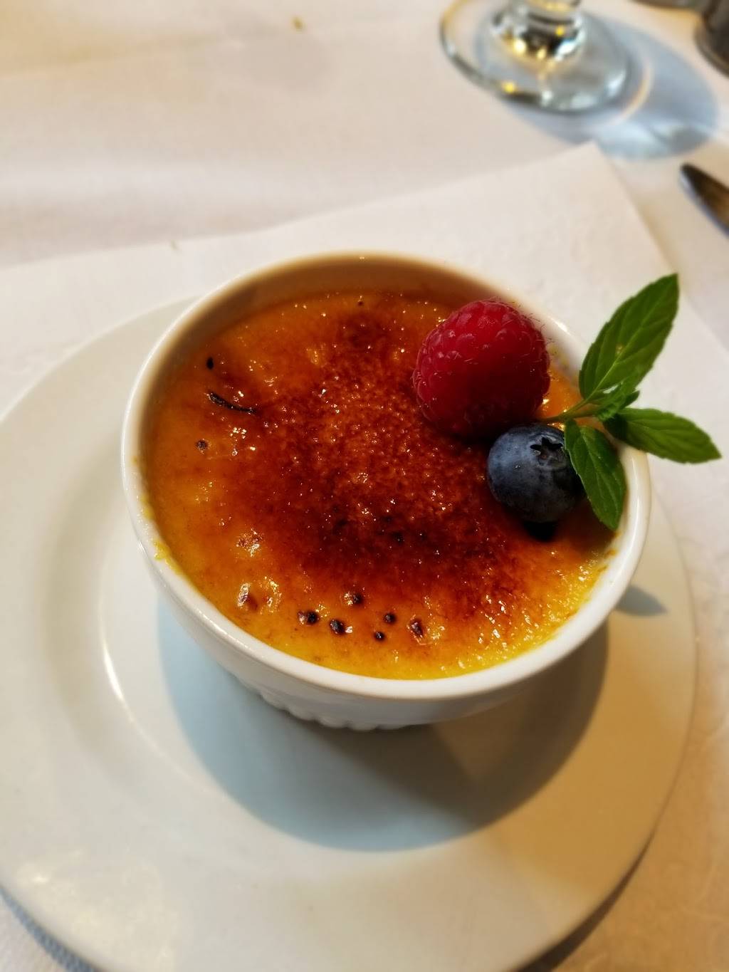 Ürasie | restaurant | 11 Rue Front, Gatineau, QC J9H 4W8, Canada | 8192080444 OR +1 819-208-0444