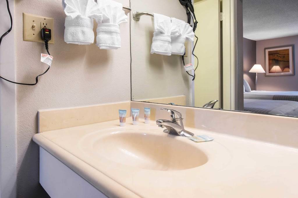 Econo Lodge Orlando Airport | restaurant | 3835 McCoy Rd Building B, Orlando, FL 32812, USA | 4076010928 OR +1 407-601-0928