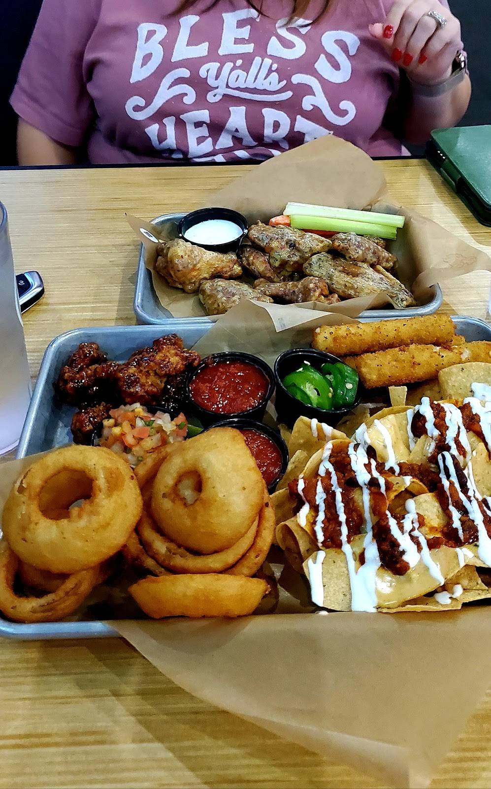 Buffalo Wild Wings | meal takeaway | 1000 Kamehameha Hwy #227-228, Pearl City, HI 96782, USA | 8082609464 OR +1 808-260-9464