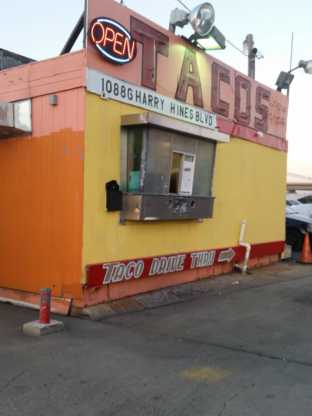 Tacoz Toluka | restaurant | 10886 Harry Hines Blvd, Dallas, TX 75220, USA | 2146540360 OR +1 214-654-0360