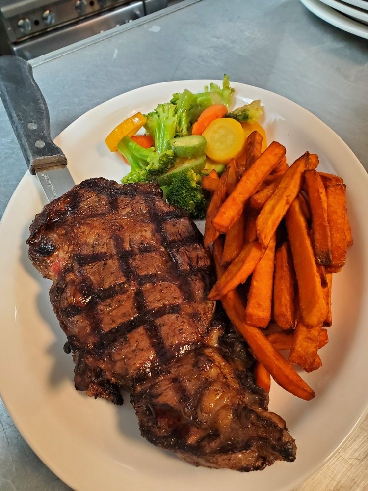 Joes Sports Bar and Grill | restaurant | 820 NE E St, Grants Pass, OR 97526, USA | 5414717445 OR +1 541-471-7445