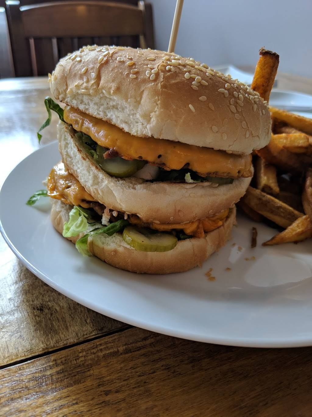 Nateure’s Plate | restaurant | 182 Charlotte St, Peterborough, ON K9J 2T8, Canada | 7058741215 OR +1 705-874-1215