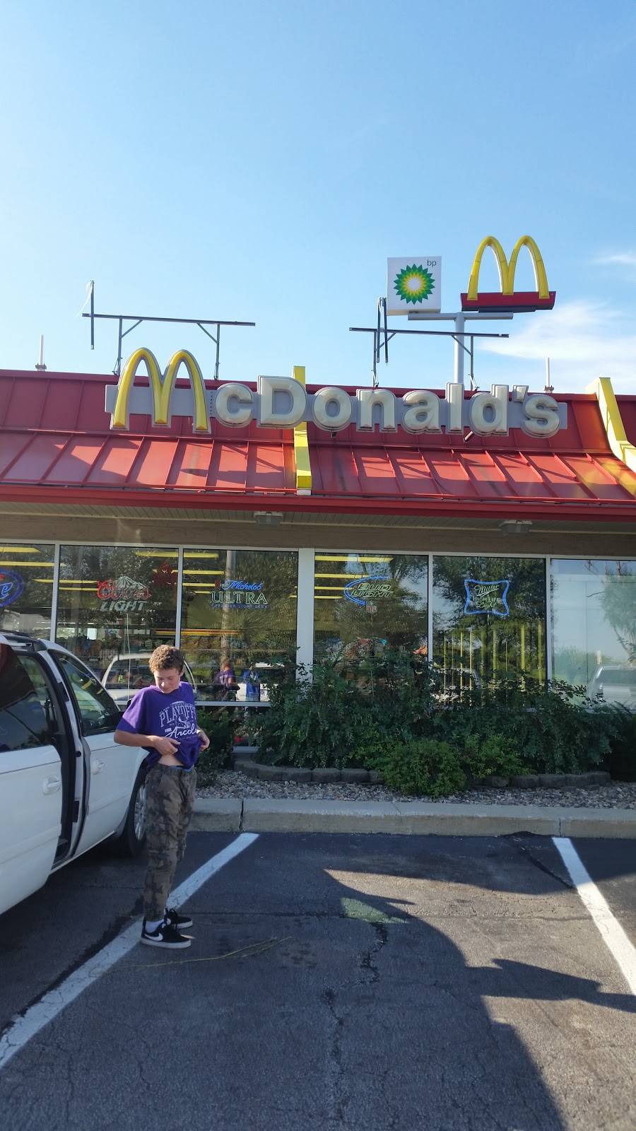 McDonalds | cafe | 103 Southcreek Dr, Manteno, IL 60950, USA | 8154689927 OR +1 815-468-9927