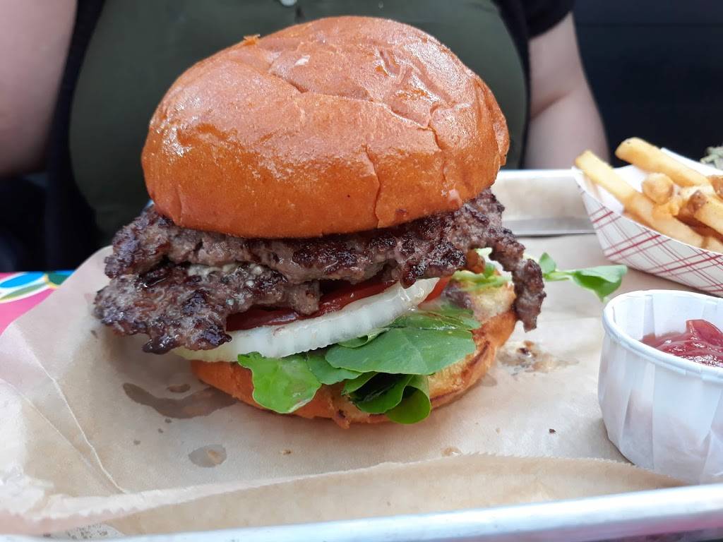 Hot Chip Burger Bar | restaurant | 1190 16th St SW, Rochester, MN 55902, USA | 5074240080 OR +1 507-424-0080