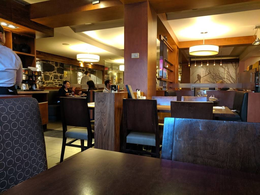 Rôtisserie St-Hubert | restaurant | 693 Grande Allée E, Québec, QC G1R 2K1, Canada | 4186531234 OR +1 418-653-1234