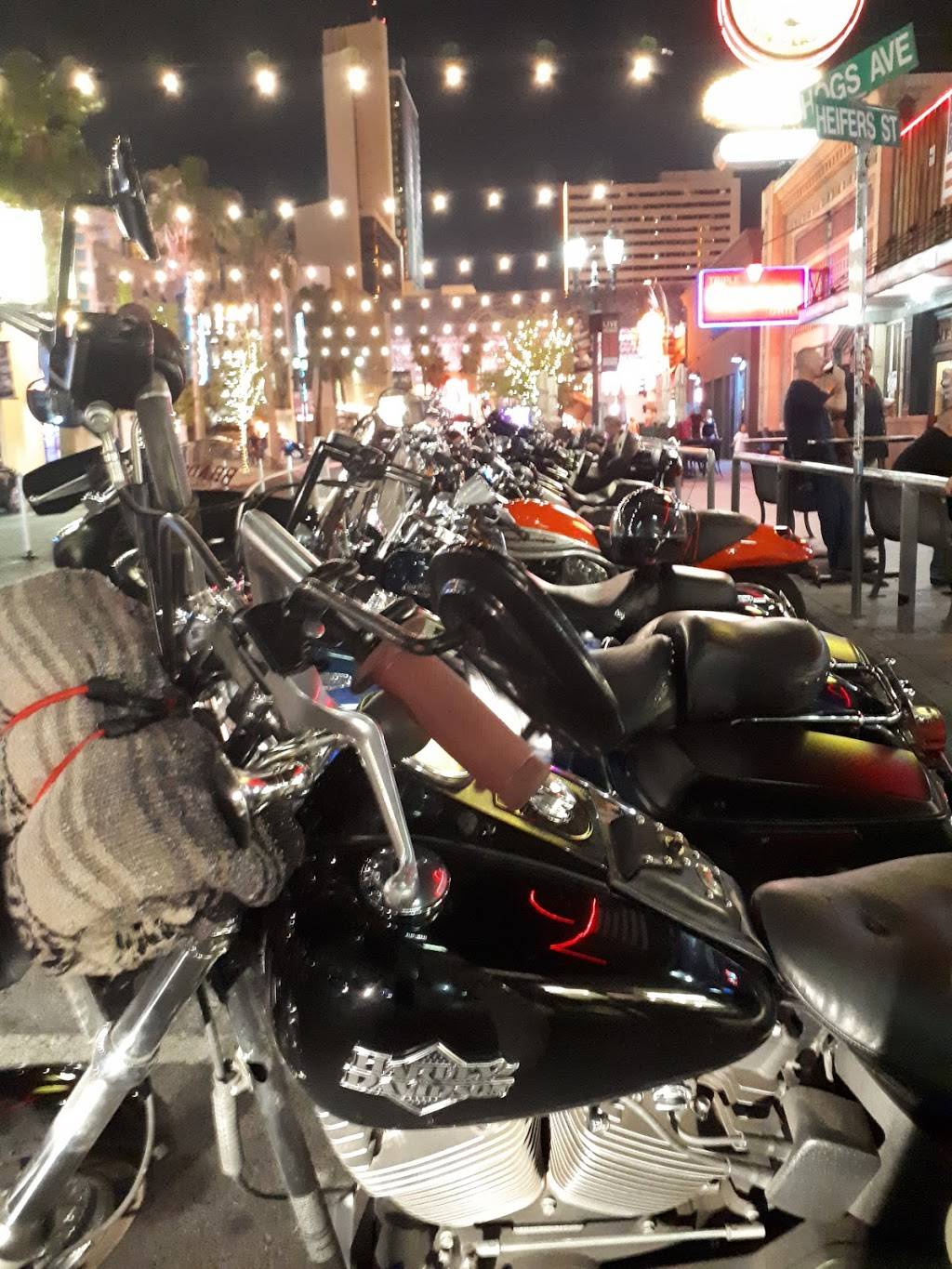 Hogs & Heifers | restaurant | 201 N 3rd St, Las Vegas, NV 89101, USA | 7026761457 OR +1 702-676-1457