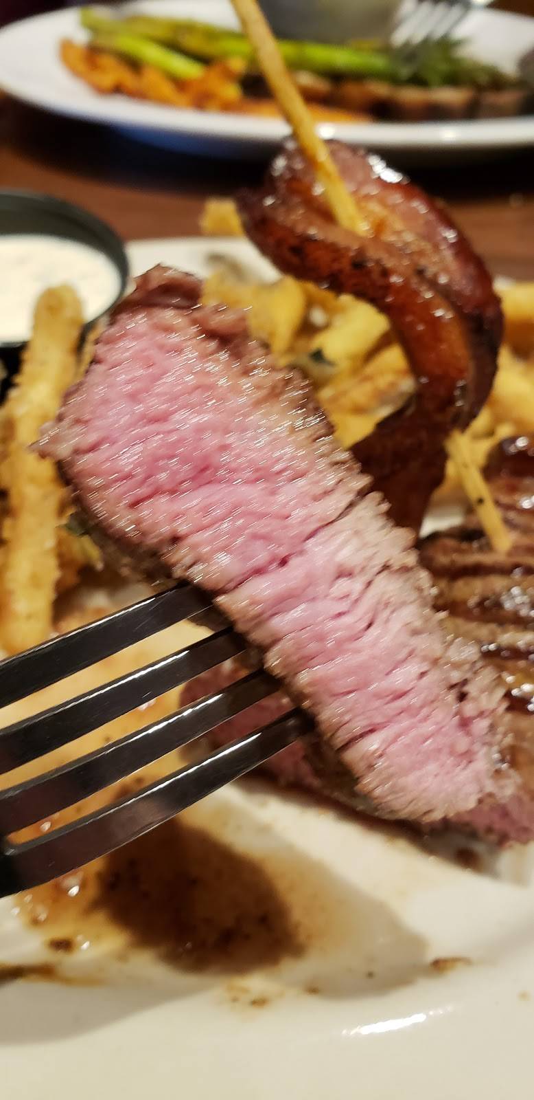 Logans Roadhouse | restaurant | the Commons Shopping Center w/ Target & Best Buy, 115 Retail Commons Pkwy, Martinsburg, WV 25403, USA | 3042641500 OR +1 304-264-1500