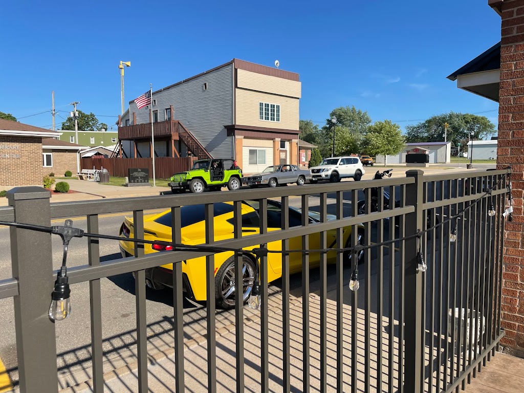 Marshalls Public House | restaurant | 107 Northern Ave, Earlville, IA 52041, USA | 5635940476 OR +1 563-594-0476