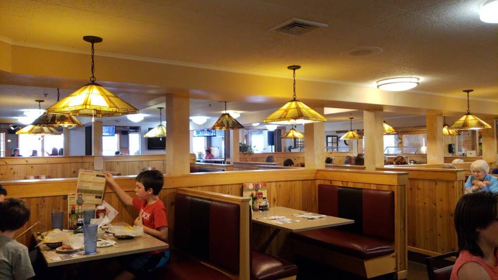 Cole Farms Restaurant & Pub | restaurant | 64 Lewiston Rd, Gray, ME 04039, USA | 2076574714 OR +1 207-657-4714