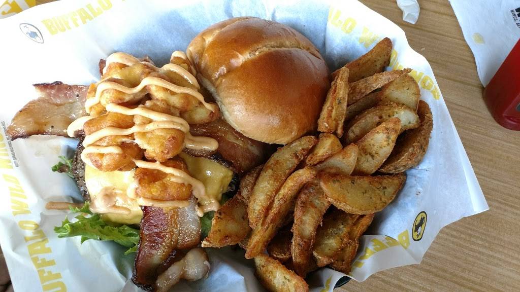 Buffalo Wild Wings | restaurant | 2929 Milton Ave #110, Janesville, WI 53545, USA | 6087419464 OR +1 608-741-9464