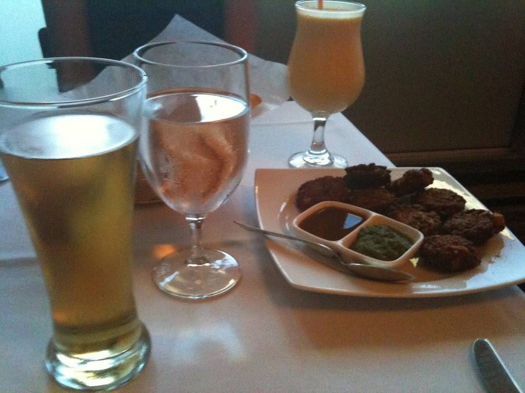 Mango Rain | restaurant | 1714 Lakeshore Rd W, Mississauga, ON L5J 1J5, Canada | 9059191374 OR +1 905-919-1374