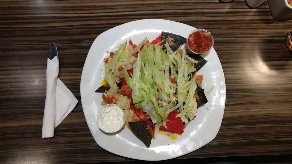 Watts Restaurant | restaurant | 1 Eglinton Square, Scarborough, ON M1L 2K1, Canada | 4167550523 OR +1 416-755-0523