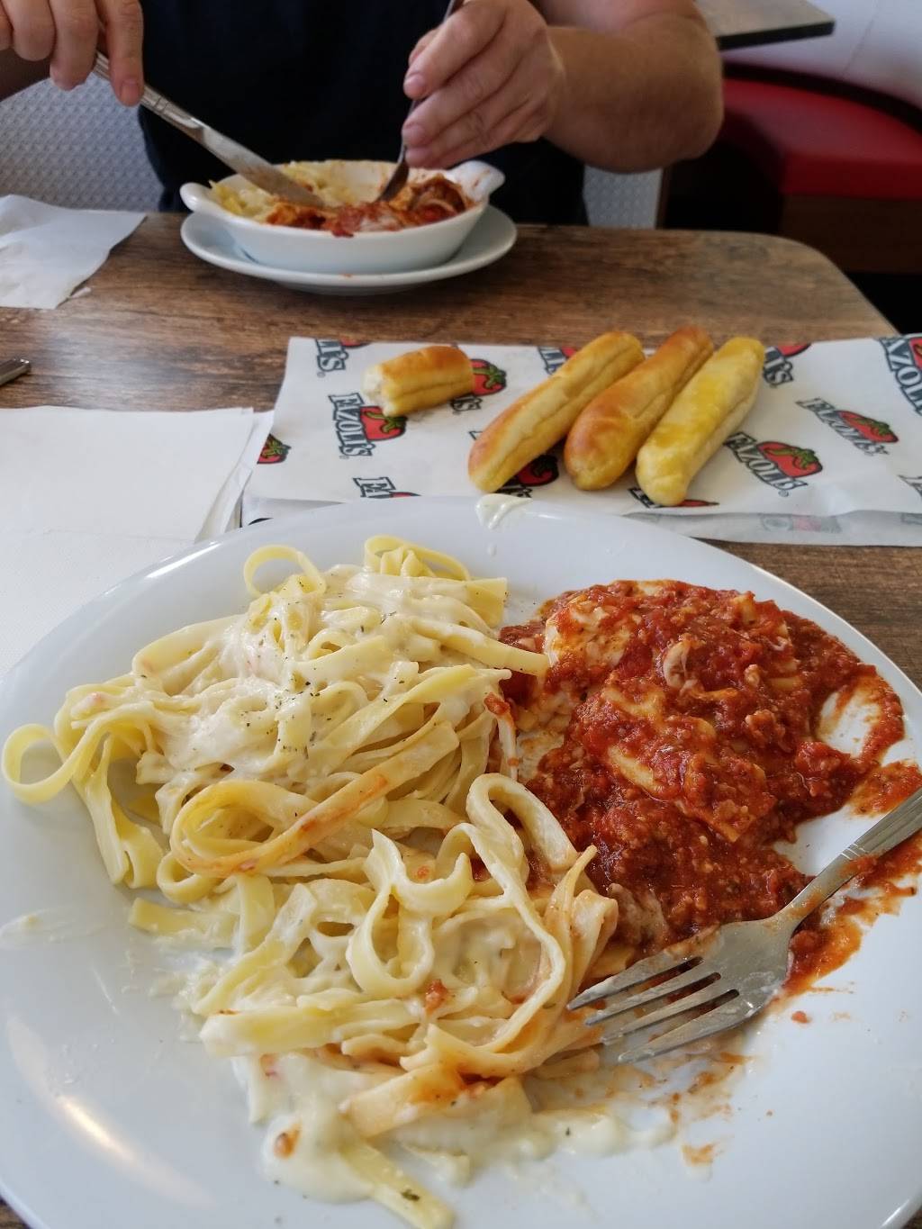 Fazolis | restaurant | 899 N Green River Rd, Evansville, IN 47715, USA | 8124749167 OR +1 812-474-9167