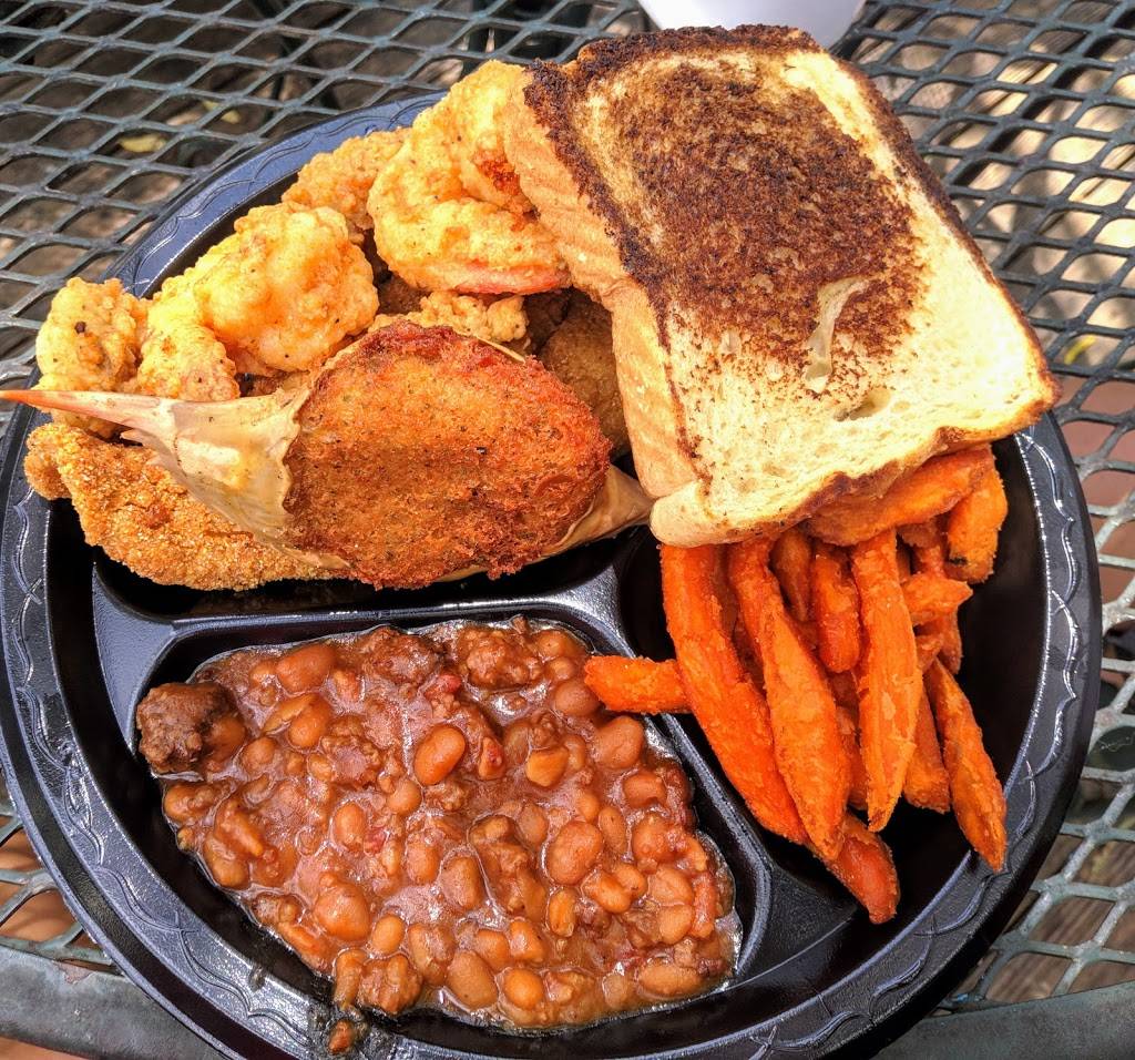 The Back Porch | restaurant | 270 Marina Dr, Talladega, AL 35160, USA | 2562689317 OR +1 256-268-9317