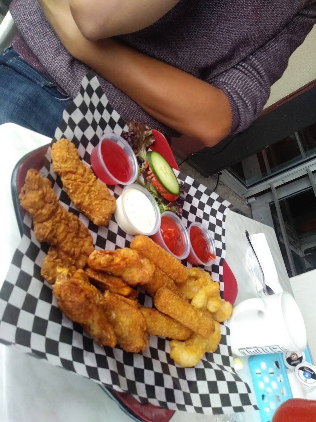 Chez Grand Man | restaurant | 1115 Rue Principale, Saint-Zotique, QC J0P 1Z0, Canada | 4502671640 OR +1 450-267-1640