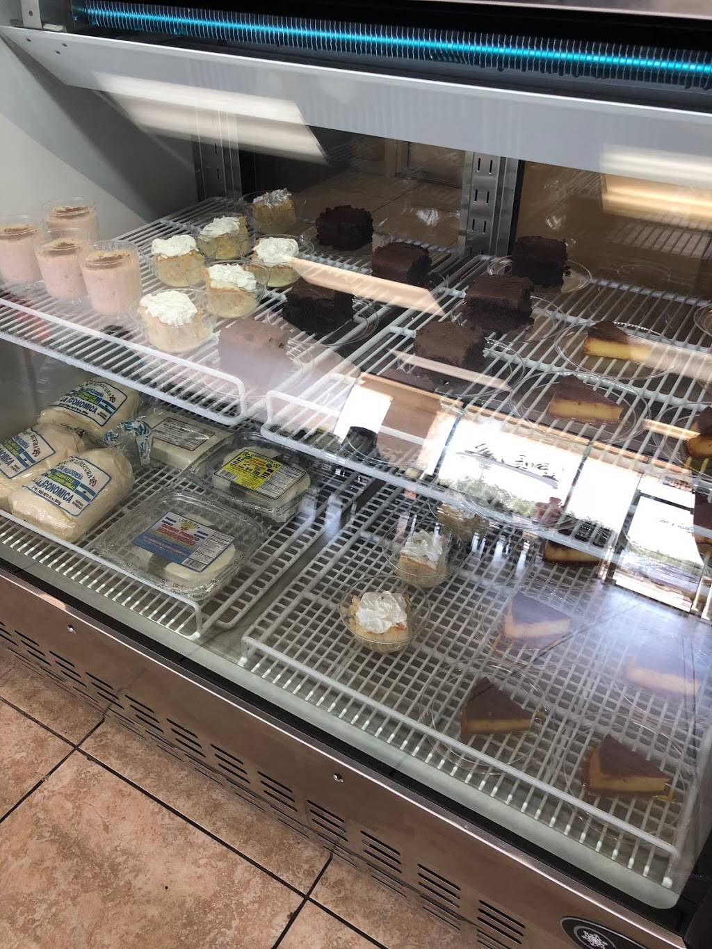 La Casita Pupusas & Latin Food | restaurant | 5137 S John Young Pkwy, Orlando, FL 32839, USA | 4077046120 OR +1 407-704-6120