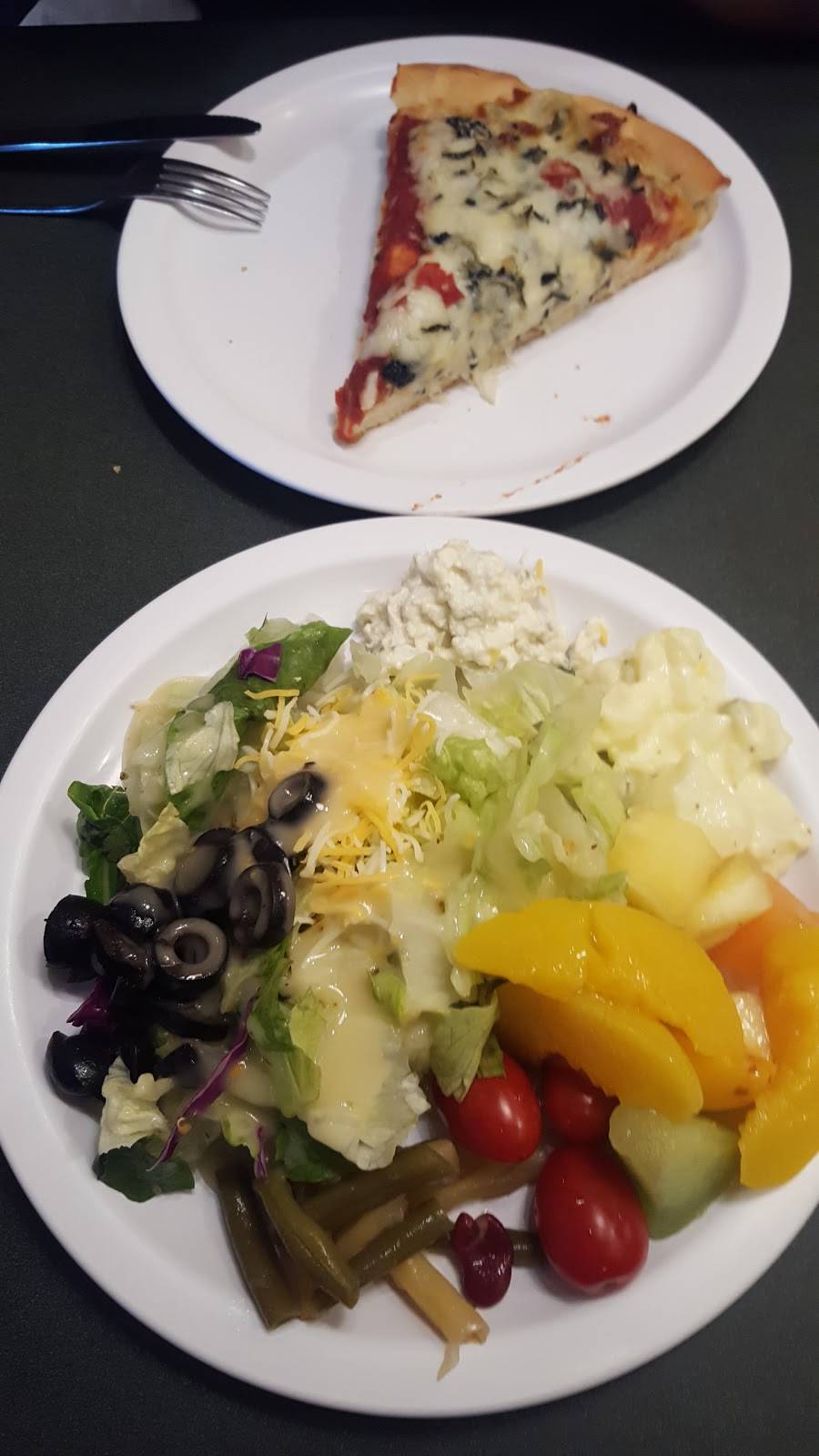 Armands Pizzeria & Grille | restaurant | 190 Halpine Rd, Rockville, MD 20852, USA | 3012315000 OR +1 301-231-5000