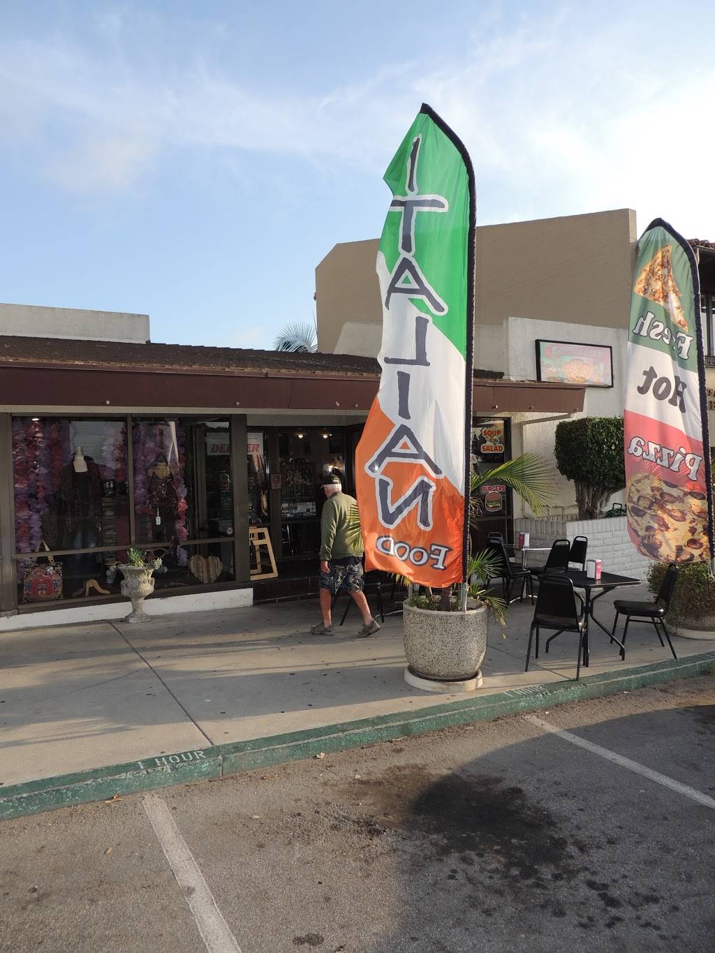 Raffaellos Pizza | restaurant | 720 Yarmouth Rd, Palos Verdes Estates, CA 90274, USA | 3105416545 OR +1 310-541-6545