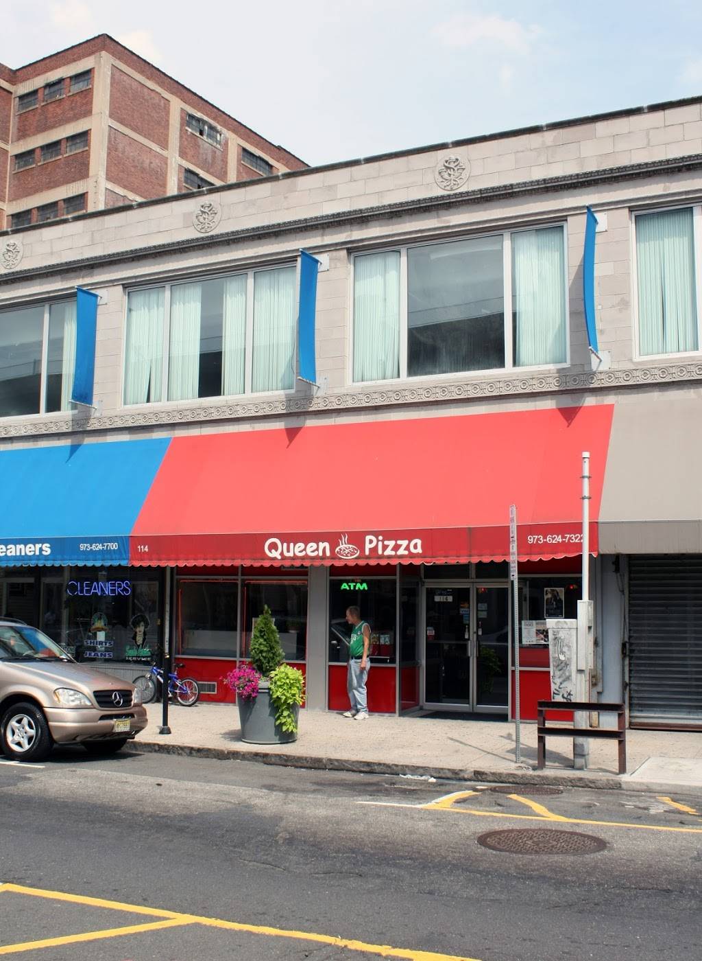 Queen Pizza | restaurant | 122 Halsey St, Newark, NJ 07102, USA | 9736247322 OR +1 973-624-7322