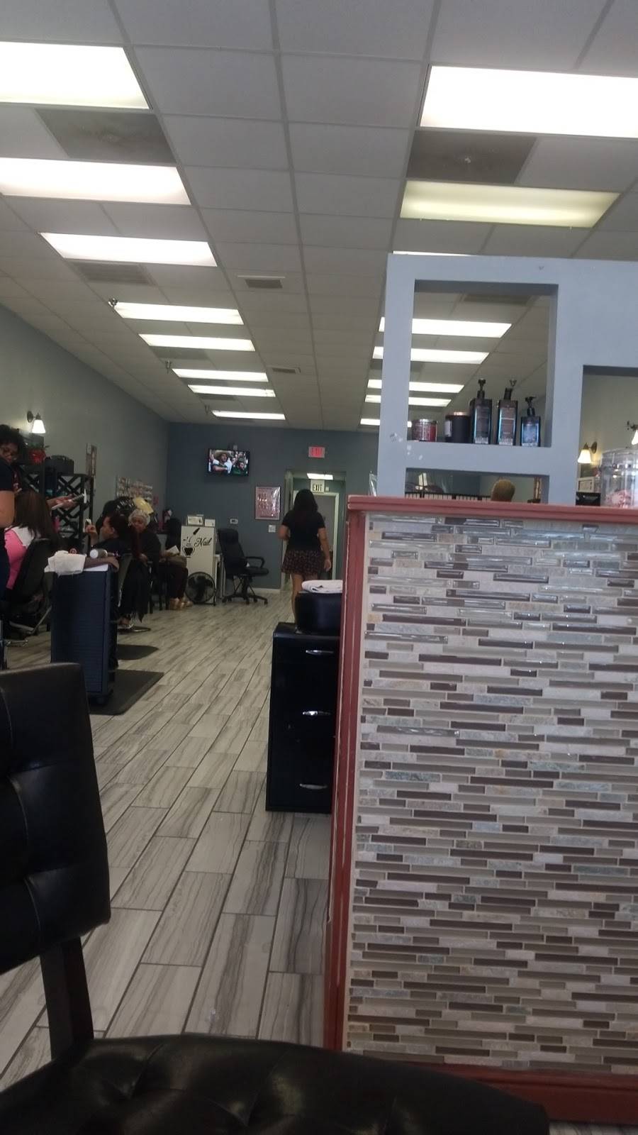 Town and Country | shopping mall | 1012-1038 Buenaventura Blvd, Kissimmee, FL 34743, USA | 8136644800 OR +1 813-664-4800