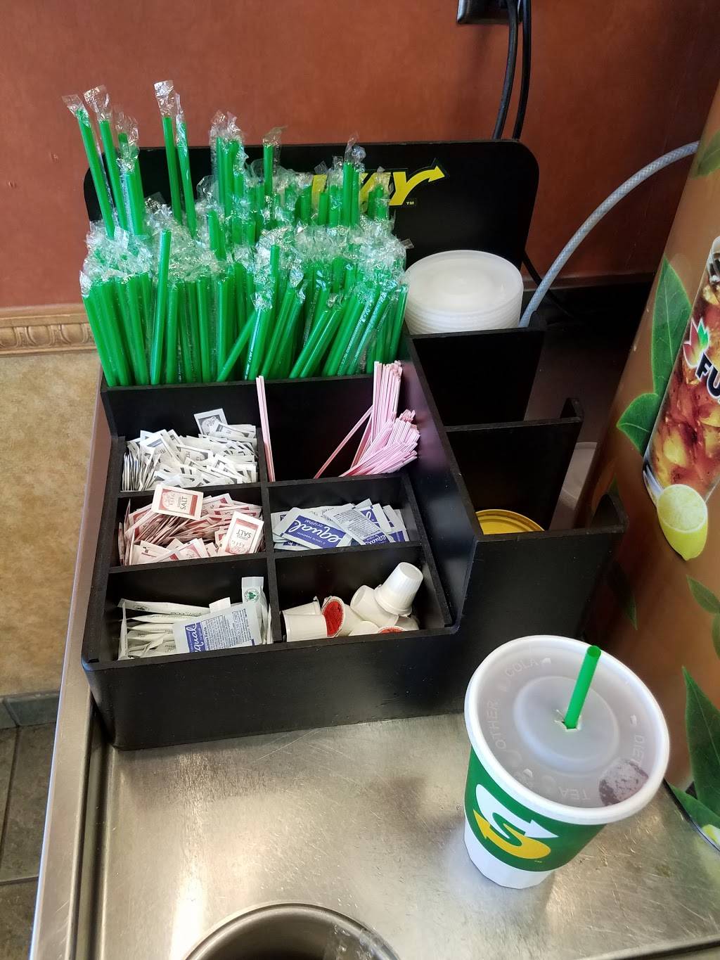 Subway | restaurant | 13048 Fair Lakes Shopping Center, Fairfax, VA 22033, USA | 7032222900 OR +1 703-222-2900