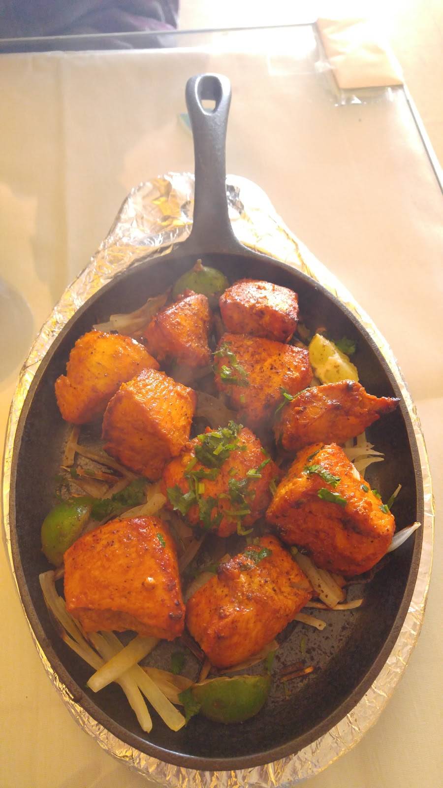 Village Grill and Chill | restaurant | 4730 Century Plaza Rd, Indianapolis, IN 46254, USA | 3173470198 OR +1 317-347-0198