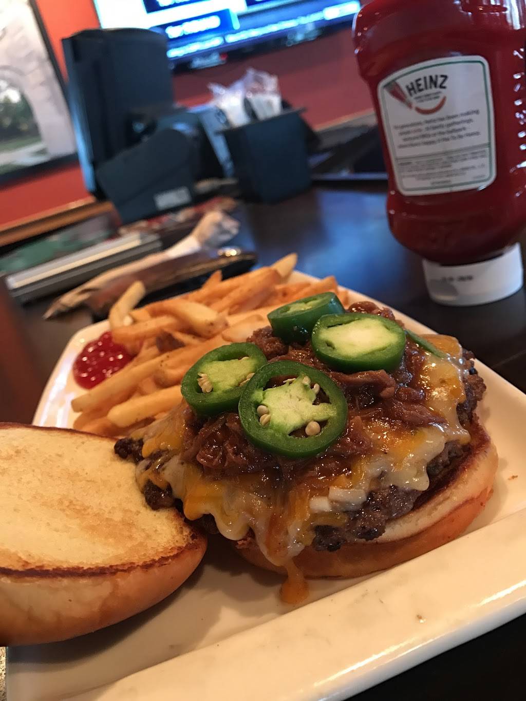 Applebees Grill + Bar | restaurant | 5928 SW 17th St, Topeka, KS 66604, USA | 7852723664 OR +1 785-272-3664