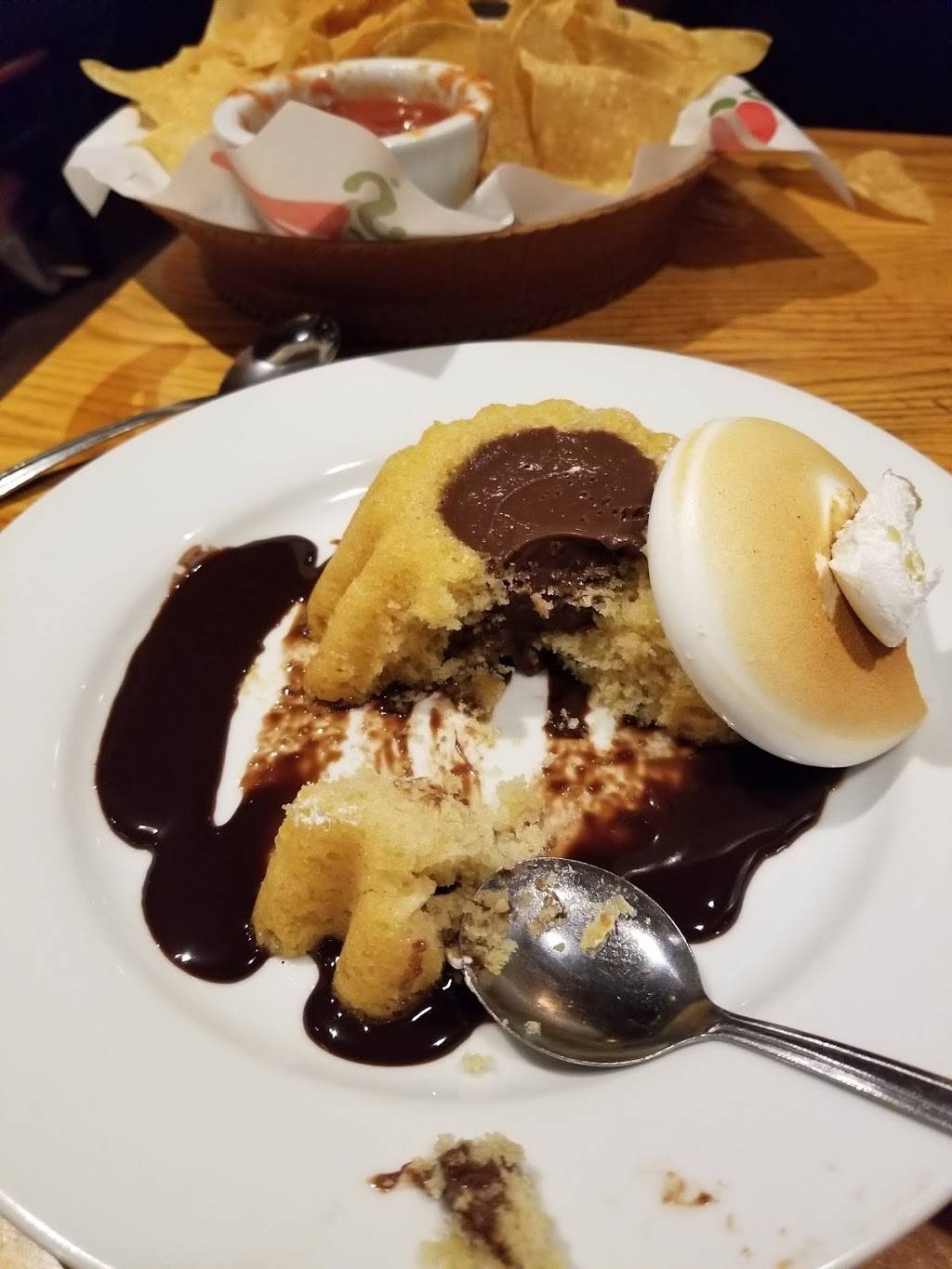 Chilis Grill & Bar | meal takeaway | 3215 Southwest Fwy, Houston, TX 77027, USA | 7135925100 OR +1 713-592-5100