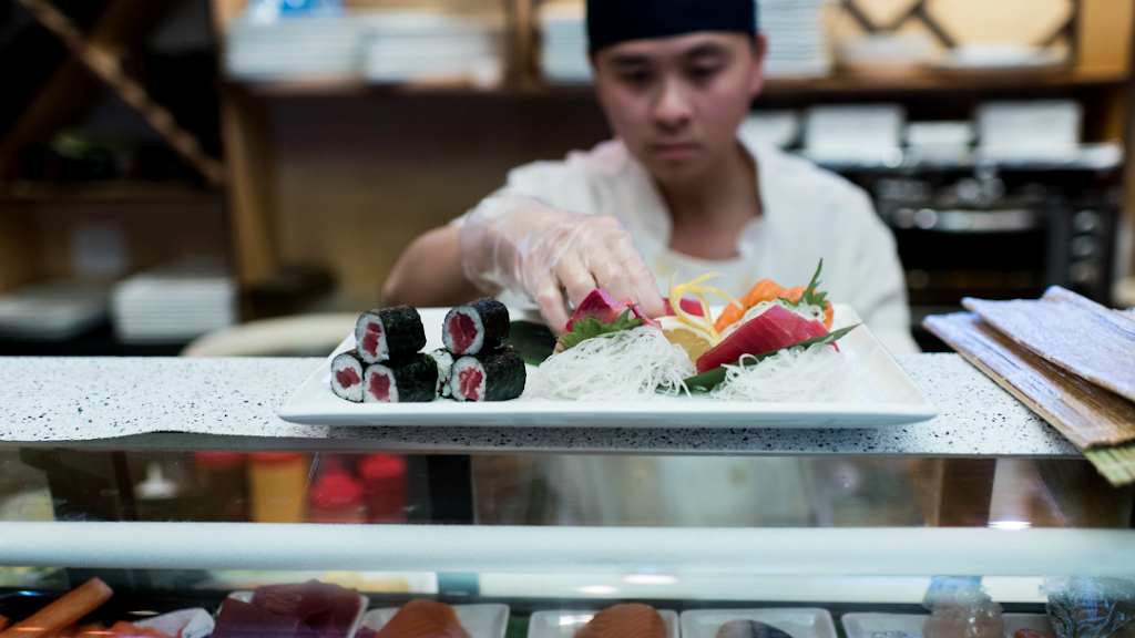 Fins Sushi & Grill | restaurant | 354 Chestnut Hill Ave, Brighton, MA 02135, USA | 6177310018 OR +1 617-731-0018