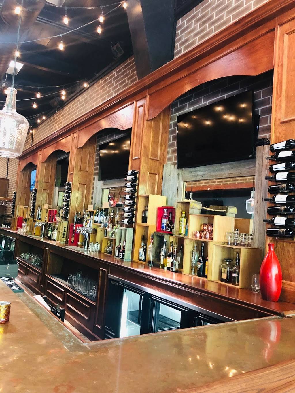 Ginos Italian Grill & Bar | restaurant | 8389 Mayfield Rd, Chesterland, OH 44026, USA | 4406884483 OR +1 440-688-4483