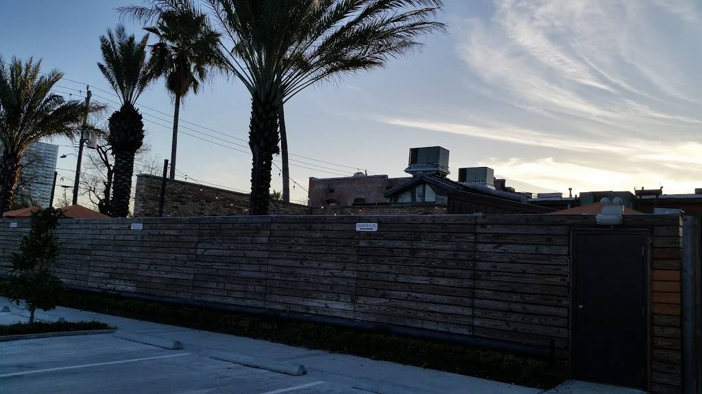 JRs Bar & Grill | night club | 808 Pacific St, Houston, TX 77006, USA | 7135212519 OR +1 713-521-2519