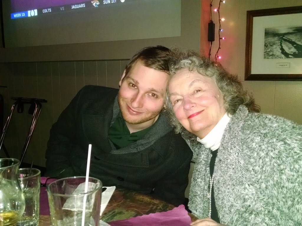 Lloyds Bar & Grill | restaurant | 8961 Macomb St, Grosse Ile Township, MI 48138, USA | 7346753117 OR +1 734-675-3117