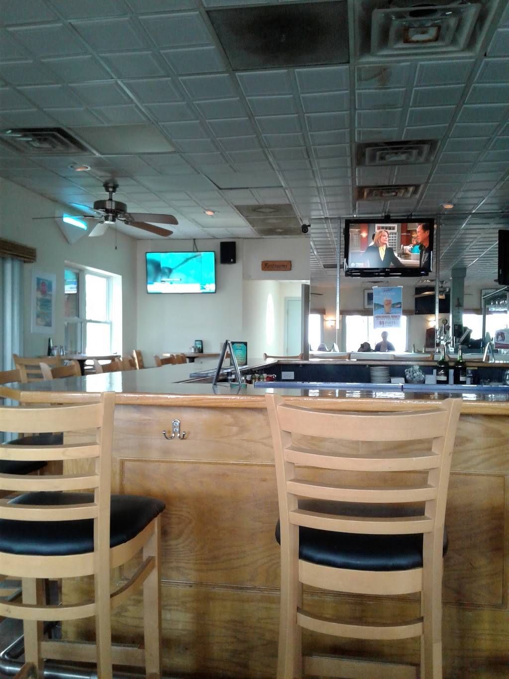 Off The Hook Restaurant and Bar | restaurant | 1 NJ-36, Highlands, NJ 07732, USA | 7328722006 OR +1 732-872-2006