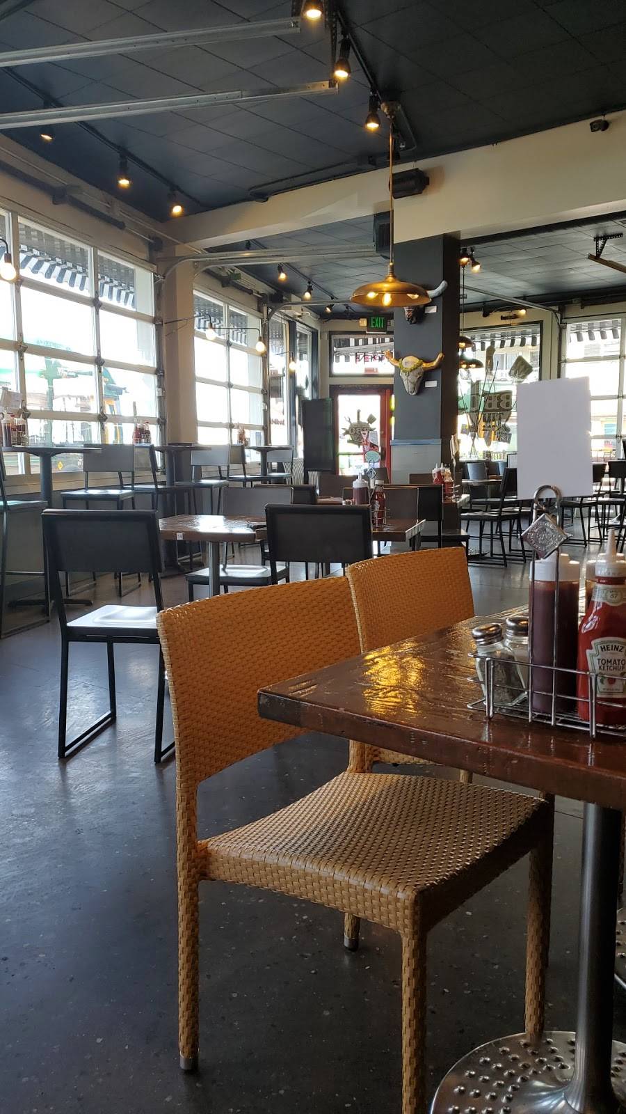 Its BBQ Time | restaurant | 2738 Alki Ave SW, Seattle, WA 98116, USA | 2065882242 OR +1 206-588-2242