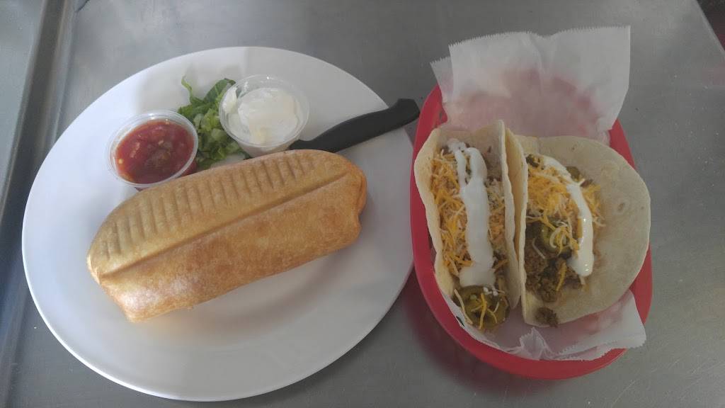 Mugshotz | restaurant | W270 N2793, Elm Ave, Pewaukee, WI 53072, USA | 2626964177 OR +1 262-696-4177