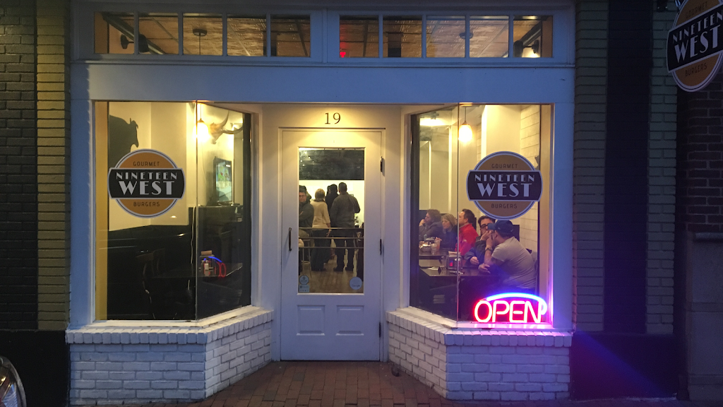 Nineteen West Gourmet Burgers | restaurant | 19 W Market St, Leesburg, VA 20176, USA | 7039199866 OR +1 703-919-9866