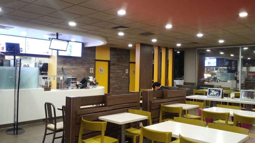McDonalds | cafe | 23340 Avenue San Luis, Woodland Hills, CA 91364, USA | 8182243996 OR +1 818-224-3996